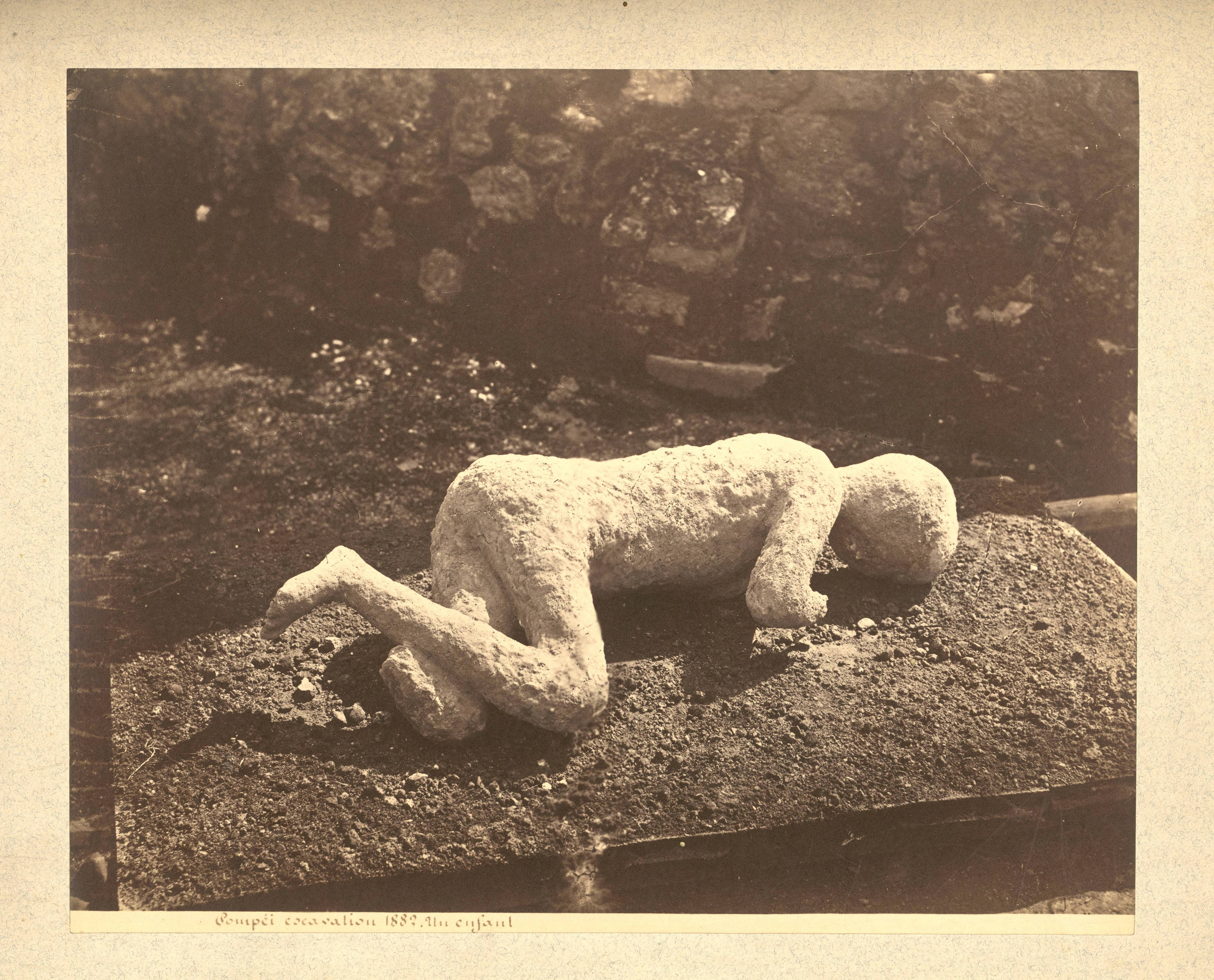 Pompéi. Excavation 1882. Un enfant
