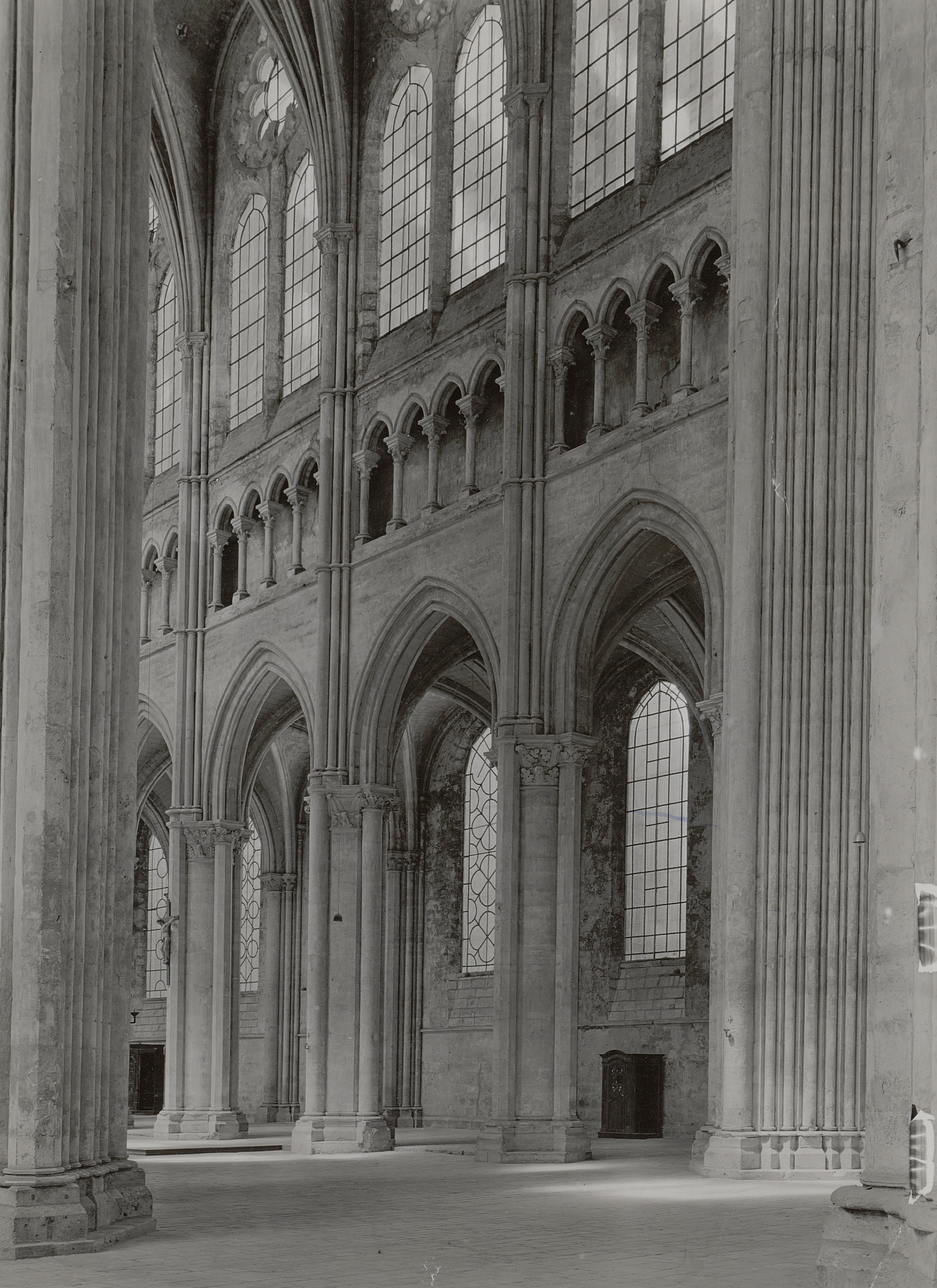 Cathédrale de Chartres, dépose des vitraux