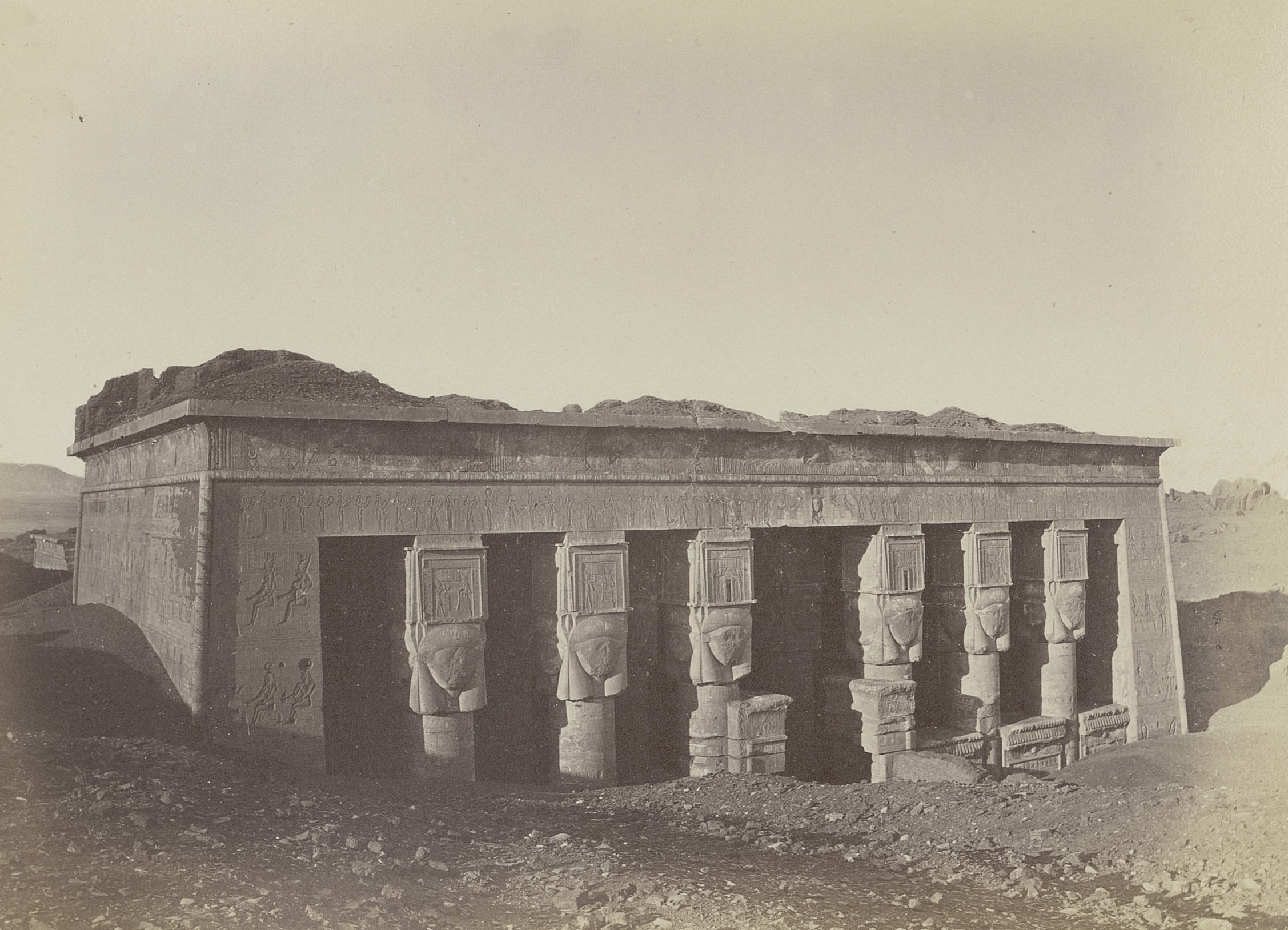 Vue extérieure du temple d'Hathor